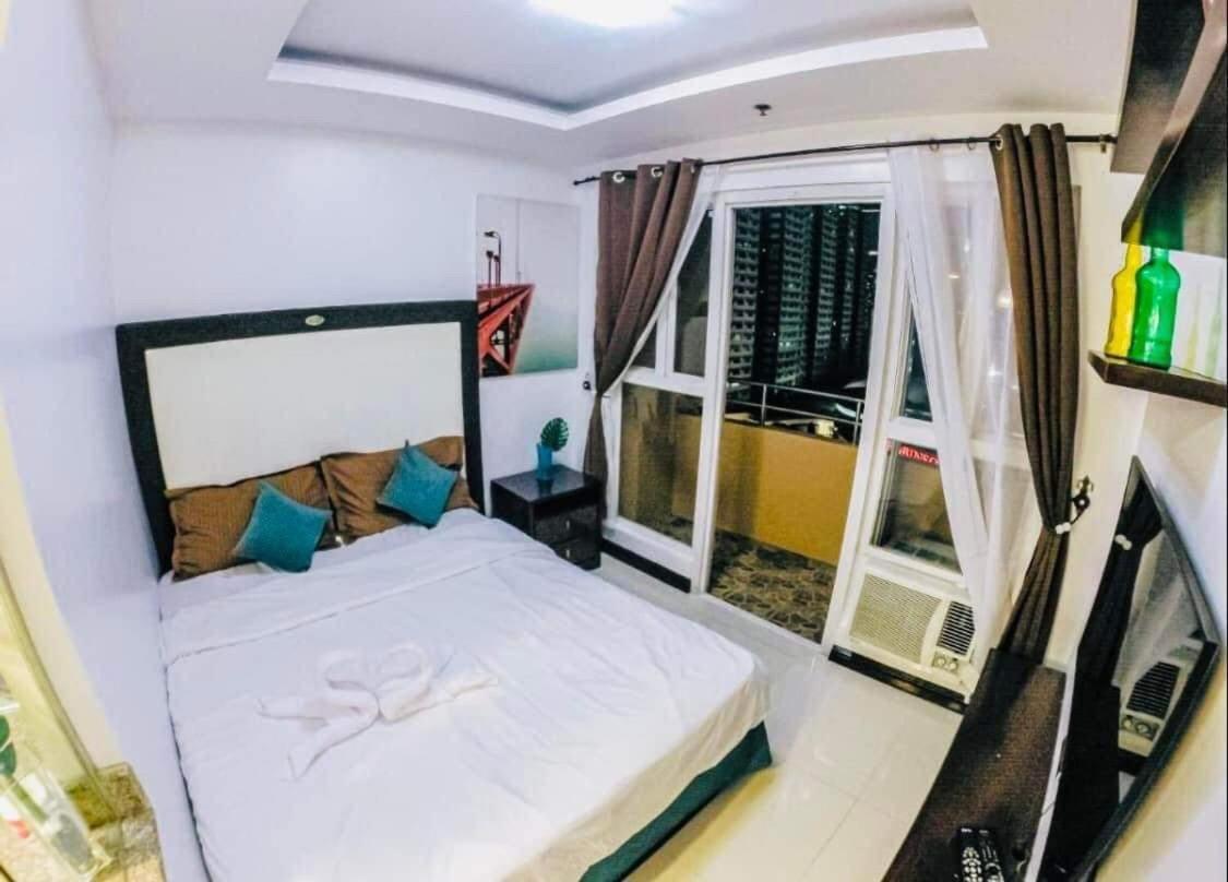 Birch Tower Malate Suites Manila Exterior foto